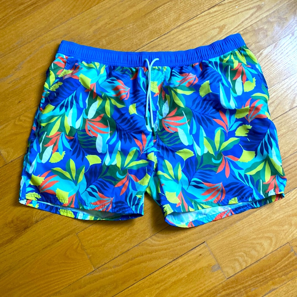 Printed Men’s Boden Swim Shorts, XXL, Drawstring Waist, 3 pocket EUC, like new!